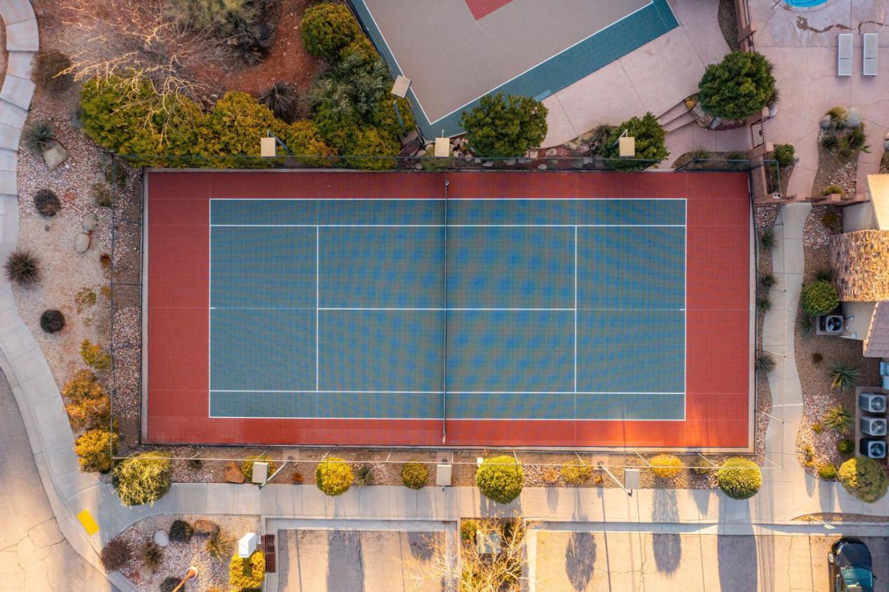 D5-Coral Springs Poolside-Ground Floor 3-Bedroom Hillside View Hurricane Ruang foto